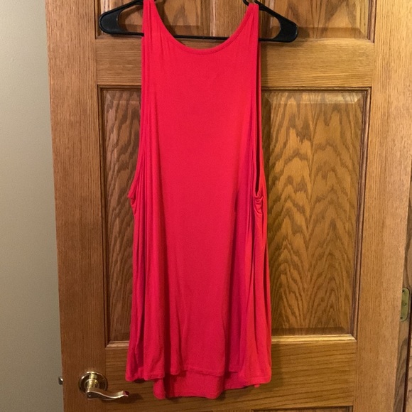 Torrid red tank - Picture 2 of 2